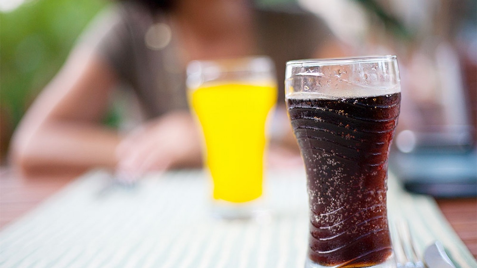 Más de 800 mil argentinos se enferman al año por consumir bebidas azucaradas